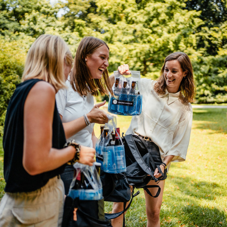 BeerTour Team 3 in Luxemburg: friends with beer in the park as a product image for a BeerTour.